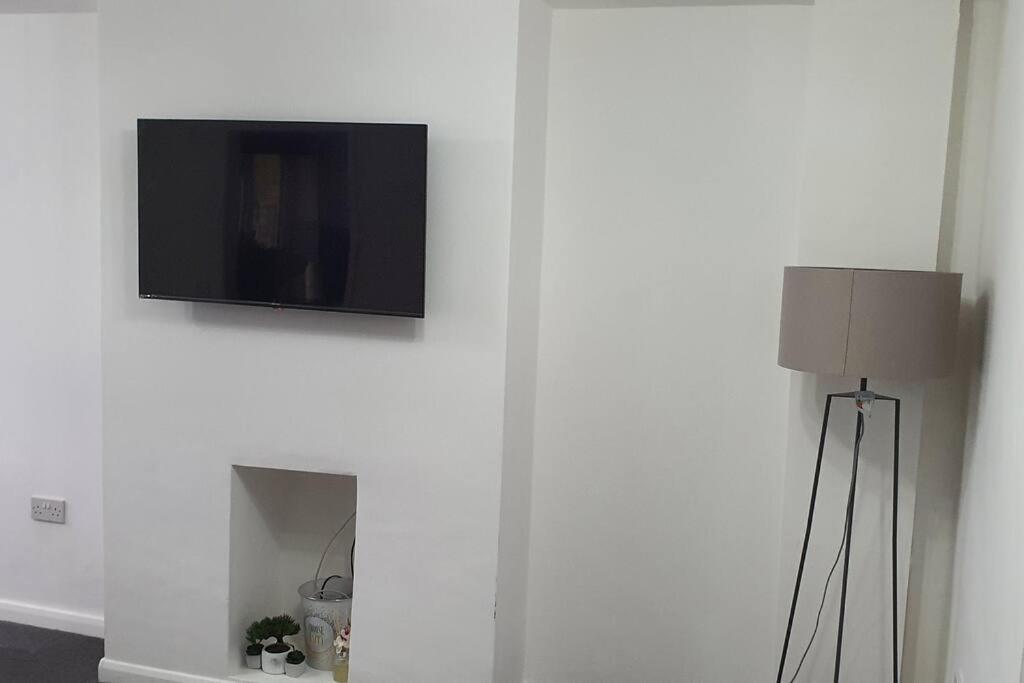 Exquisite And Modern 2 Bed Maisonette Хармондсворт Экстерьер фото