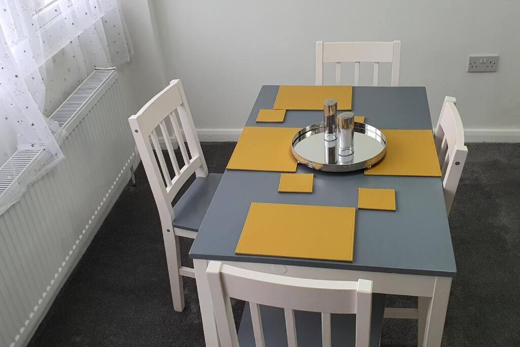 Exquisite And Modern 2 Bed Maisonette Хармондсворт Экстерьер фото