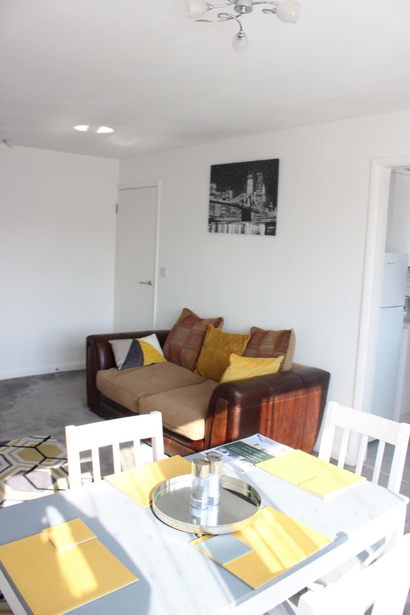 Exquisite And Modern 2 Bed Maisonette Хармондсворт Экстерьер фото